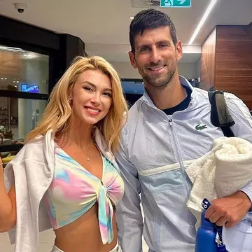 Andreea Bălan, numită „antrenoarea” lui Victor Cornea la Australian Open. Cum s-a pozat cu Novak Djokovic și ce face în culise / Video