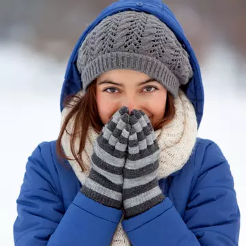 De ce tremură oamenii la frig! Ce declanșează, de fapt, acest fenomen