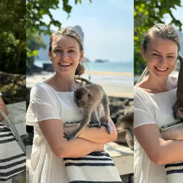 Ioana Blaj, surprinsă de maimuțe în vacanța pe care o petrece cu Ducu Ion în Thailanda: „Voia să îmi caute în geantă"
