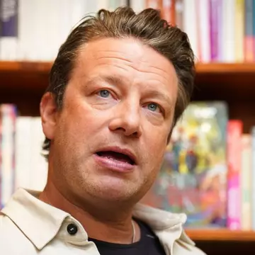 Afecțiunea care i-a dat viața peste cap lui Jamie Oliver. Nu putea să stea în picioare de durere