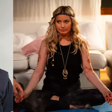 Laura Cosoi, total schimbată în rolul din serialul „Bravo, tată!”: „Interpretez un personaj cu care nu m-am mai întâlnit"