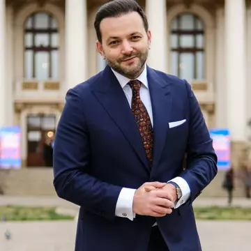 Cine este și cum arată sora lui Mihai Morar. Andreea a împlinit 40 de ani: „Tot păpușica mică și scumpă ai rămas"