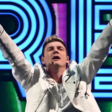 "Am inima complet zdrobită". Nick Carter de la Backstreet Boys, devastat după moartea surorii sale, Bobbie Jean