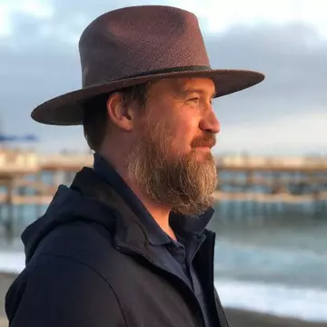 Actorul Kenneth Mitchell a murit la vârsta de 49 de ani. A devenit cunoscut datorită rolurilor din ”Captain Marvel„ și „Star Trek”