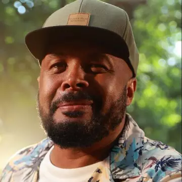 „Am pornit în viață părăsit de tată. Am învățat să muncesc, să gândesc”. Cabral, dezvăluiri emoționante despre copilăria sa