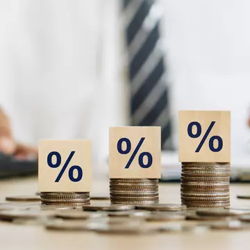 Cum să înțelegi dobânzile și ratele? Vezi un simulator de credit pentru a lua decizii informate
