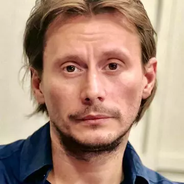 Marius Manole, de urgență la spital, după ce s-a accidentat pe scenă. Care este starea actorului