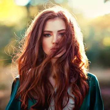 Părul roșu revine în tendințe. Care este nuanța vedetă în 2024