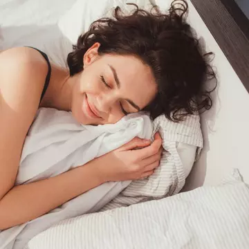 Trucul care te poate ajuta sa ai un somn odihnitor în fiecare noapte. Ce este metoda daneză