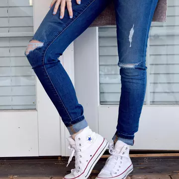 Blugi damă - ce modele să alegi și cum să ai grijă de ei pentru a-și păstra aspectul cât mai mult timp