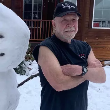 La 84 de ani, Chuck Norris sfidează trecerea timpului. Ce mănâncă zilnic pentru a fi într-o formă excepțională. "Simt că am 48 de ani!"