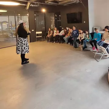 Cursul de actorie pentru copii cu Kira Hagi - dezvoltarea talentului actoricesc prin tehnici inspirate de teatrul american! 