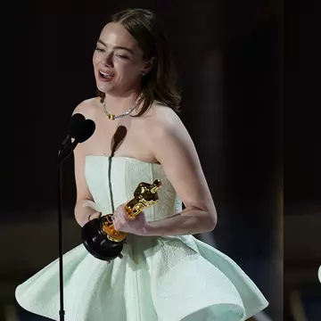 Cine este Emma Stone, câștigătoarea premiului Oscar 2024 pentru „Cea mai bună actriță în rol principal” / Foto&Video