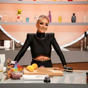 Gabriela Lucuțar a preparat colivă la Chefi la cuțite: „Mă uit la dumneavoastră și mă îngrozesc”. Cum arăta înainte să devină „Regina întunericului”