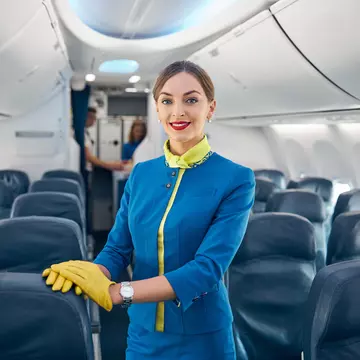 De ce stau stewardesele cu mâinile sub coapse la aterizare și la decolare