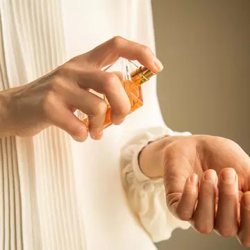 4 sfaturi despre cum să diferențiezi un parfum original de unul contrafăcut