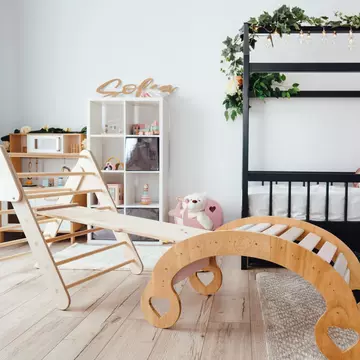 Transformând camera copilului tău într-un paradis Montessori: De la paturi la zone de joacă