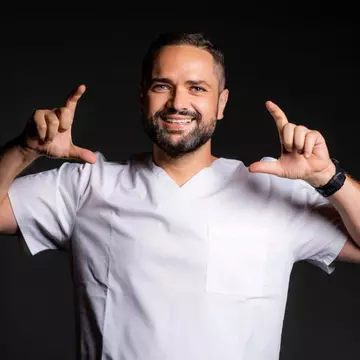 Mituri și adevăruri despre implanturile dentare, explicate de Dr. Amer Hijazi