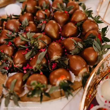 Răsfăț la deschiderea locației Căpșuni Delicioase, în inima Capitalei. Invitații au luat parte la un eveniment deosebit.