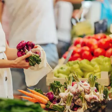 Sfaturi utile pentru a alege fructe și legume proaspete în timpul cumpărăturilor
