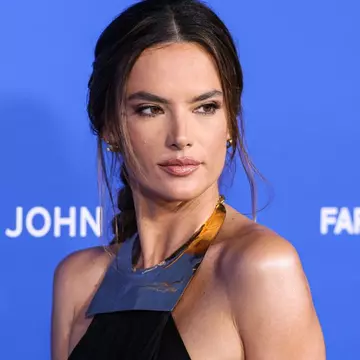 Alessandra Ambrosio, secretele frumuseții la 43 de ani. Imagini de colecție de la începutul carierei