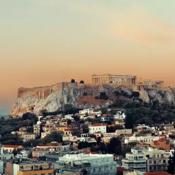 Vacanța de 1 Mai și de Paște în forfota marilor orașe, în cel mai vestic punct al Europei ori pe tărâmul făgăduinței