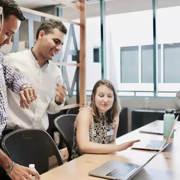 Sondaj eJobs: 7 din 10 angajatori vor oferi angajaților beneficii cu ocazia sărbătorilor pascale. Primele în bani, voucherele cadou și coșurile cu produse de sezon se află în vârful listei