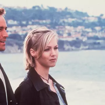 Jennie Garth, „Kelly” din Beverly Hills 90210, și-a sărbătorit ziua pe plajă. Cum arată actrița la 52 de ani