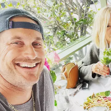 Oliver Hudson a recunoscut că și-a înșelat soția la începutul relației. "Nu am fost prins niciodată!" Cum își justifică infidelitatea