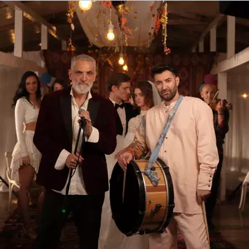 La 8 ani de la succesul „În stație la Lizeanu”, Damian Drăghici și Smiley lansează „S-a furat mireasa”, noul hit al nunților românești