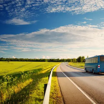 O călătorie de vis de la Cluj la Piatra Neamţ – Descoperă frumuseţile Transilvaniei şi Moldovei cu autocarul