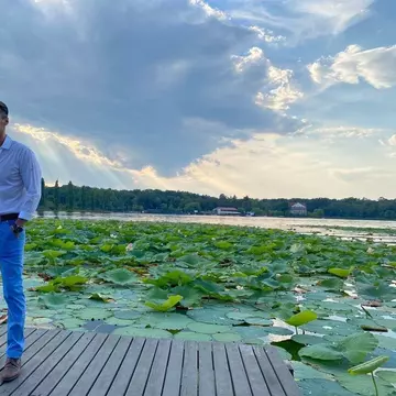 Mircea Badea, sincer despre relația cu fiul său, Vlad: "Învăț foarte multe de la el. E foarte deștept, clar nu seamănă cu mine!" Ce îl copleșește în rolul de tată