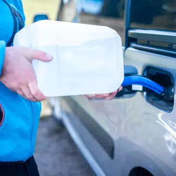 AdBlue la Jaguar: De ce este necesar și când se completează?