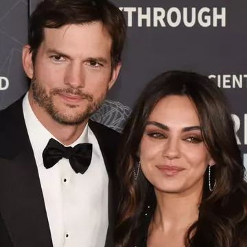 Ashton Kutcher și Mila Kunis și-au prezentat public copiii. Cum arată Wyatt și Dimitri