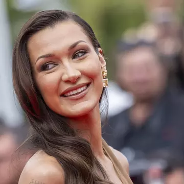 Bella Hadid, apariție spectaculoasă la Cannes. Supermodelul a apărut într-o rochie transparentă, fără sutien