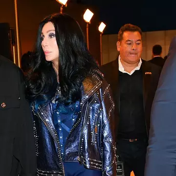 Cher a explicat de ce preferă bărbații mai tineri. Între ea și iubit este o diferență de vârstă de 40 de ani