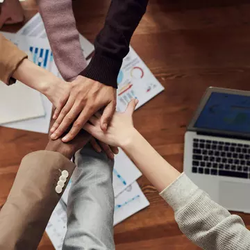 Cum construiești o echipă implicată în compania ta? Top 3 sfaturi pentru orice angajator