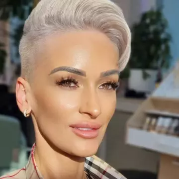 Gabriela Lucuțar a divorțat după 20 de ani de căsnicie. Cu cine rămân copiii „Reginei Întunericului”: „S-a terminat și partajul”