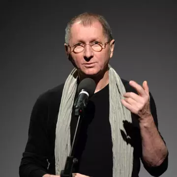 Horaţiu Mălăele lansează cartea Tristețea ploilor, o lecţie de viaţă apăsătoare: „O iubire care este, de fapt, totul”