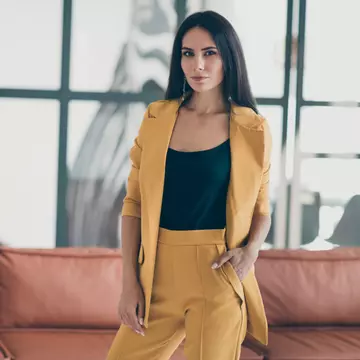 Pantalonii eleganți de damă: ghidul tău pentru o ținută impecabilă la birou