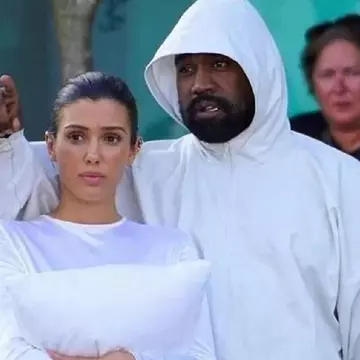 Bianca Censori, cu posteriorul la vedere în Tokyo. Cum a fost fotografiată soția lui Kanye West la cumpărături