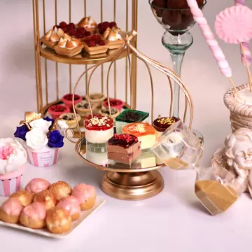 Preferi un Candy Bar sau un tort spectaculos pentru nuntă ori petrecerea de botez?