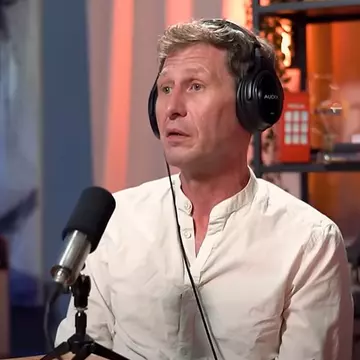 Mircea Solcanu, despre viața cu o pensie de 1.280 lei și neajunsurile financiare. "Când vreau să strâng bani, mănânc mai puțin!" Fostul prezentator TV critică dur noile decizii fiscale