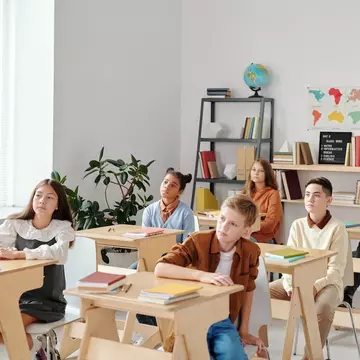 Efectele unor cursuri de engleză în București pe grupe de vârstă și nivel de competență
