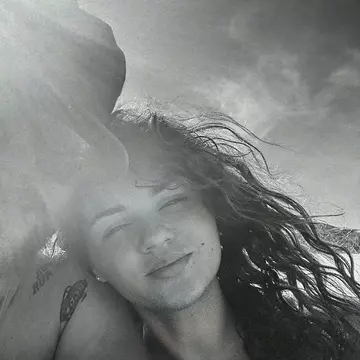 Doi dintre cei mai puternici influenceri din România recunosc că se iubesc. Laura Mușuroaea și Bogdan Urucu, prima lor poză împreună