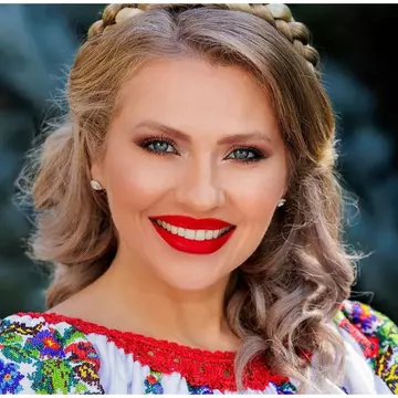 Mirela Vaida are o colecție impresionantă de costume populare: “Multe sunt mai vechi de 100 de ani. Nu mai spun ce valoare financiară au”/ Exclusiv