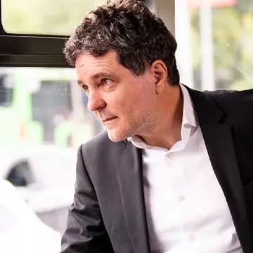 Ce casă modestă are Nicușor Dan. Primarul Capitalei locuiește cu chirie în Sectorul 5. "Îmi place foarte mult cartierul!"