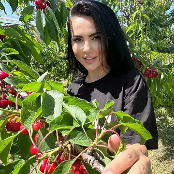 Lavinia Pîrva, apariție fierbinte pe plajele din Grecia. "Bănică ți-a făcut poza?" Cum a fost surprinsă artista