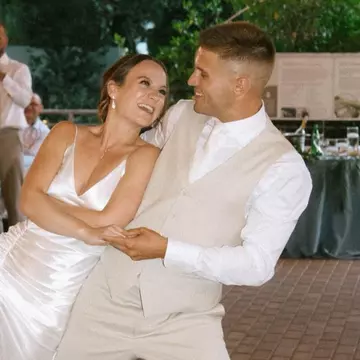 Pariul care i-a schimbat viața. Ce a promis un bărbat, în albumul de la finalul liceului: „Când știi, știi”