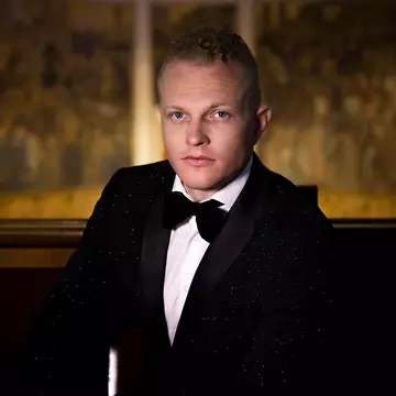 Tenorul ŞTEFAN von KORCH continuă parcursul internaţional cu debut la PALERMO CLASSICA în CARMINA BURANA pe 26 Iulie